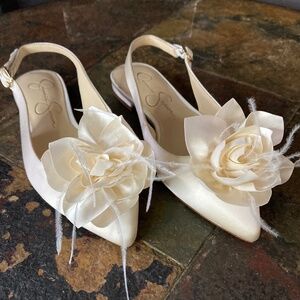 NIB Jessica Simpson Evito Ivory Satin Floral Flats Feminine Formal Wedding Sz 5